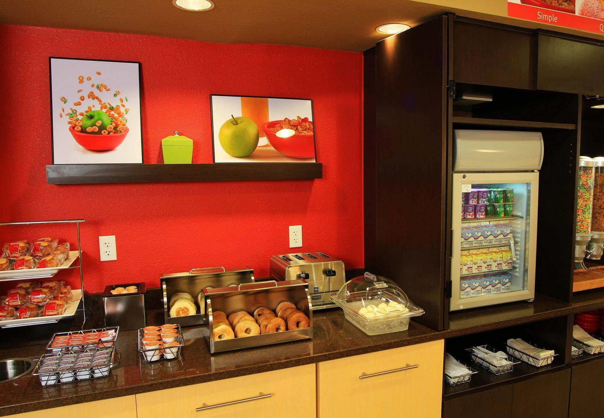Towneplace Suites By Marriott East Lansing Restaurant bilde